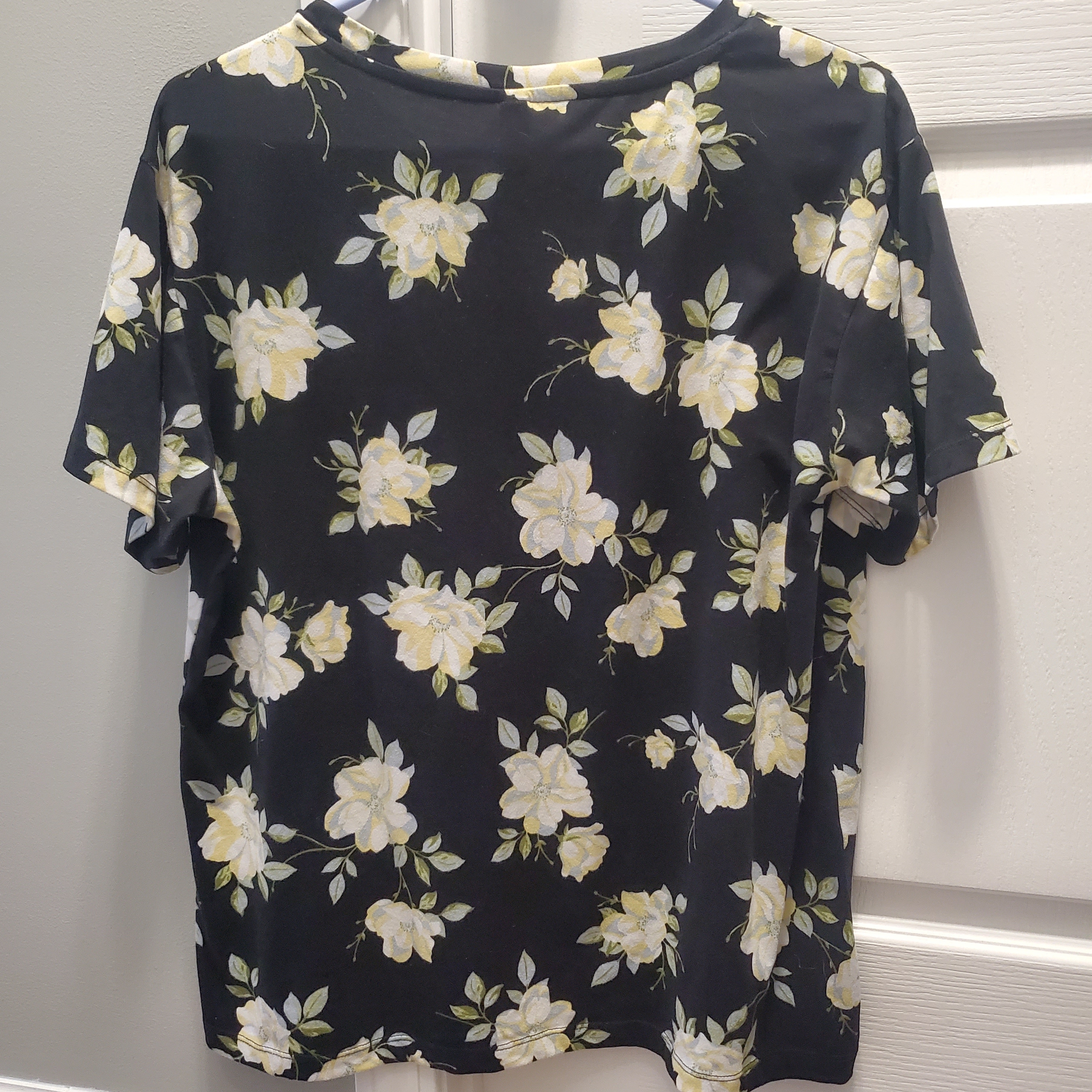 Flora Nikrooz Black Tee With Cream Floral Pattern Size Large